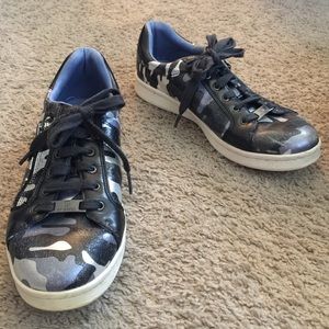 🆕💖3 for $30💖 G by Guess Metallic Camo Sneakers